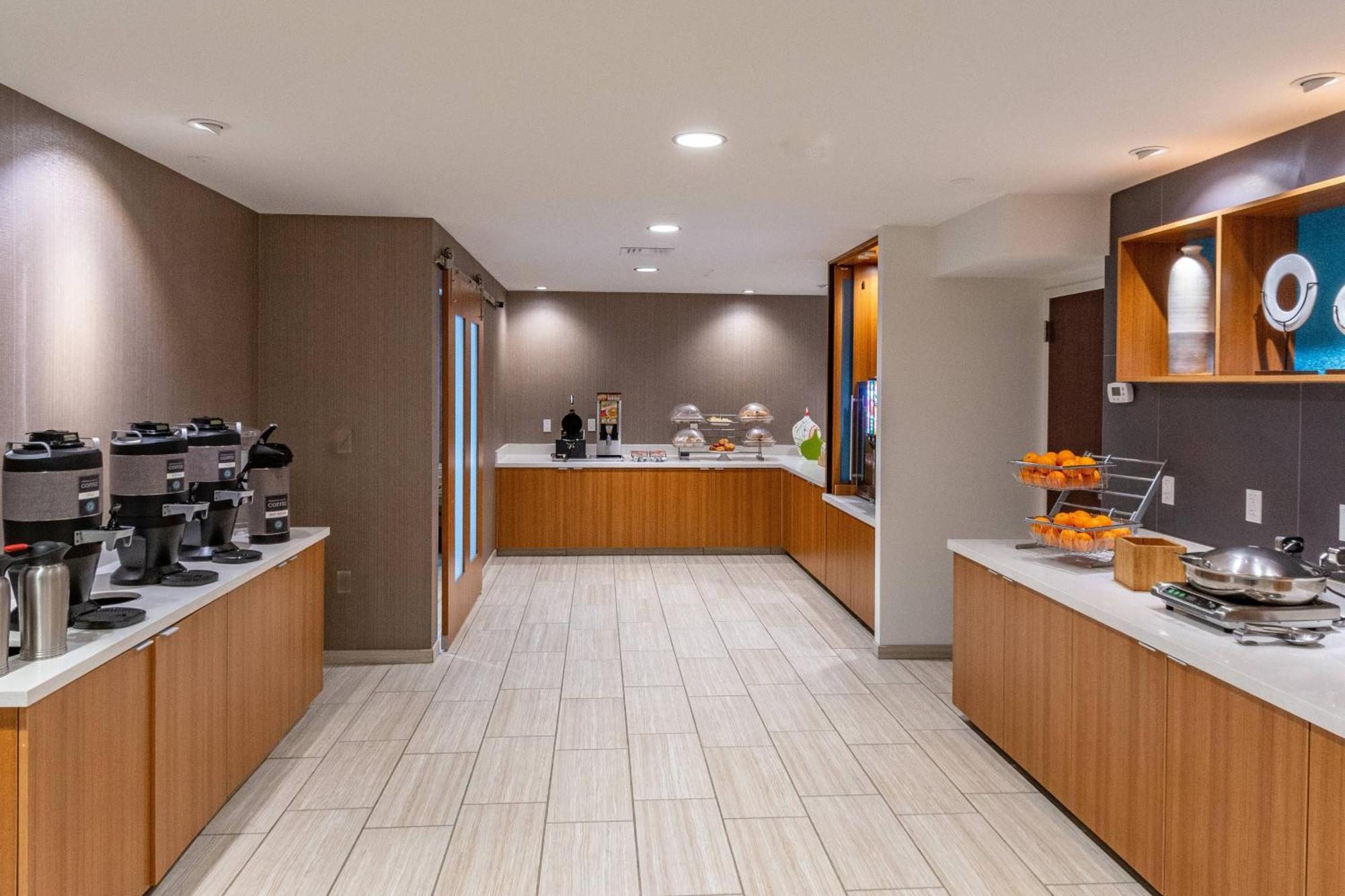 Springhill Suites Anchorage Midtown Экстерьер фото